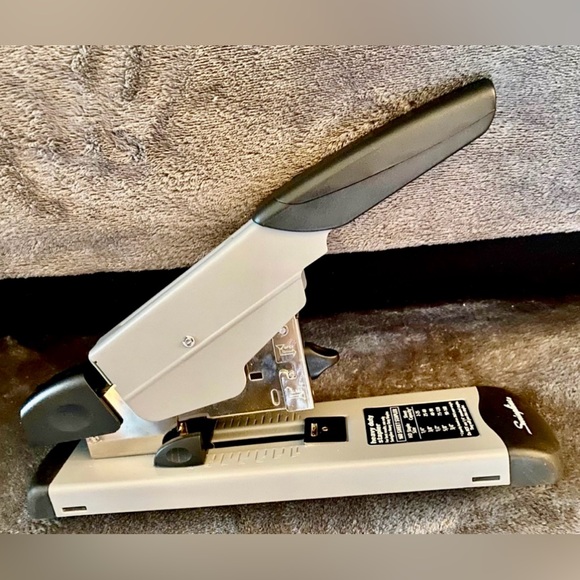 SWINGLINE HEAVY DUTY STAPLER - Picture 2 of 9